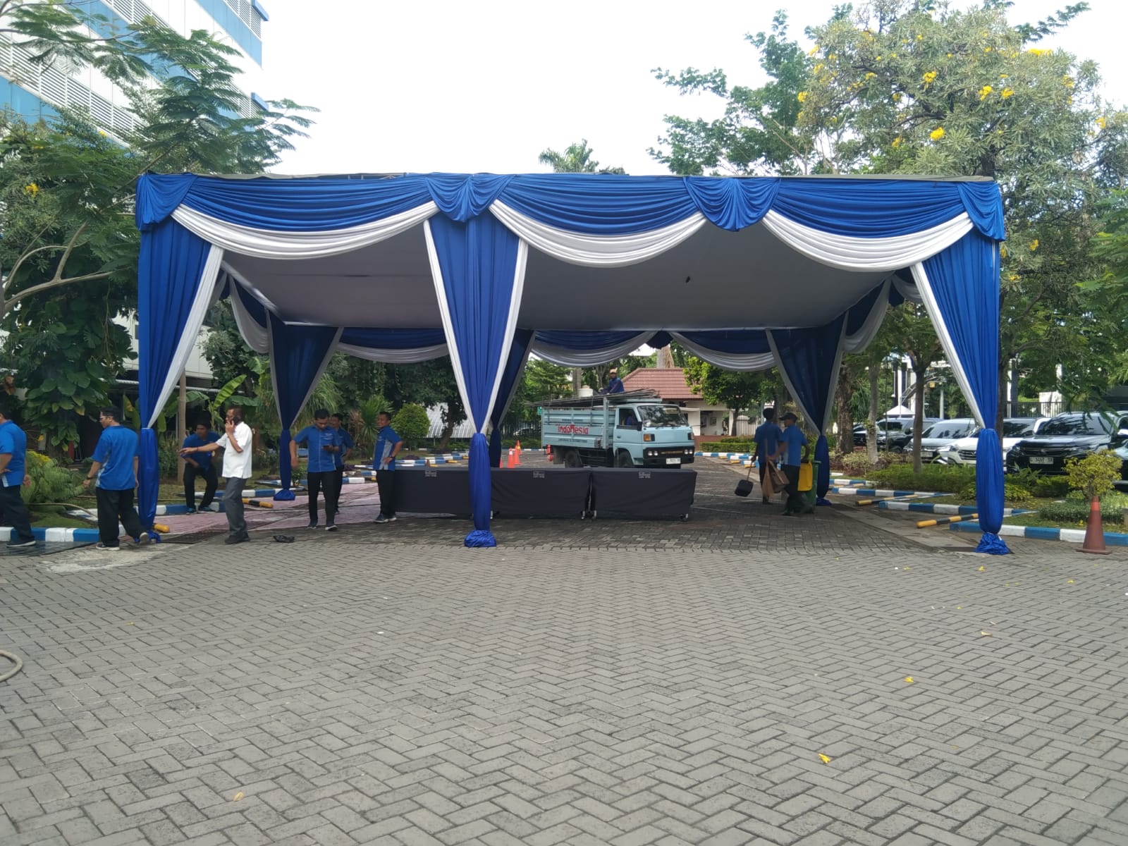 Tenda slayer putih biru